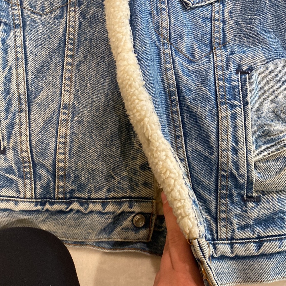 Levi’s Vintage Sherpa Denim Jacket | Size 36R - Picture 8 of 14